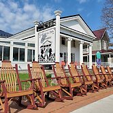 Colonial Inn & Creamery