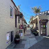 Capitola Venetian Hotel