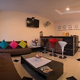 Petch Ranong at Town