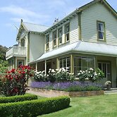 Tairoa Lodge & Cottage