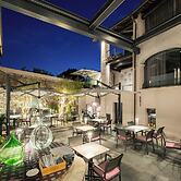 Uve Rooms & Wine Bar