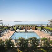 Friendship Oceanfront Suites