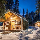 Storm Mountain Lodge Cabins & Dining