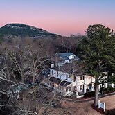 Stone Mountain Manor