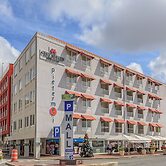 Majestic City Suites & Beach Hotel