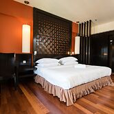 W Studio Resort Suites at Pyramid Tower