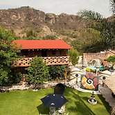 Paradise Hotel Boutique & Lounge