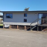 Bentley Waterfront Motel & Cottages