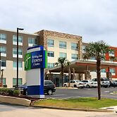 Holiday Inn Express & Suites Alabaster by IHG