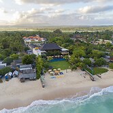 d’Nusa Beach Club and Resort