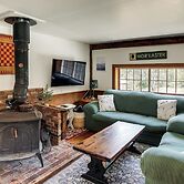 Peaceful All-season Getaway for Families in Ludlow