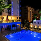 Luna Hotel