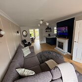House Sleeps 7 With Enclosed Garden