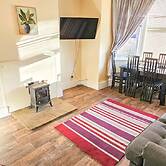 House Sleeps 6 With Enclosed Garden