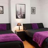 House Sleeps 10 With Enclosed Garden