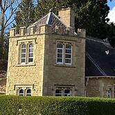 Cotswolds Castle, Sleeps 8 With Enclosed Garden