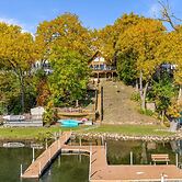 Lakefront Retreat With Dock, BBQ and Lake Access
