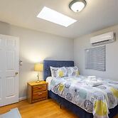Marbella Lane - 2BR Guest House Dtwn RWC Pking
