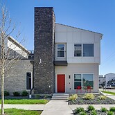 Rooftop Oasis: Downtown Des Moines Townhome