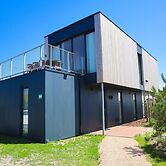 4-bedroom Stylish Bungalow by the Sea