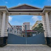 Deluxe Tropicana Beach Resort