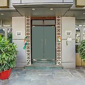 Deluxenatraj Inn Near Sgpgi