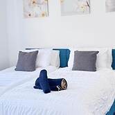 Apartment Sleeps 2 - Free Street Parking