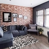 Modern Apartment - Sleeps 4 - Centrally Located