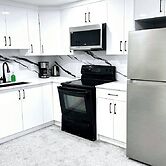 Private, Cozy, Luxury, Spacious One Bedroom Suite