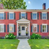 Walkable 3-unit Retreat on Main Street, Waterbury!