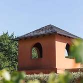 Room-frogs Pond Vineyards