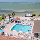 Your own Tropical Resort Heated Pool Pickleball