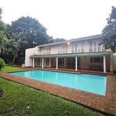 Spacious 4BR Home Pool & Balconies Krantzkloof