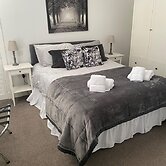 High Street House Sleeps 4 With Parking