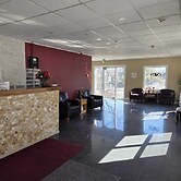 Woodstock Inn & Suites - Restaurant & Pool Exit 188