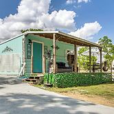 Couple's Retreat w/ Creek Access in Rogersville