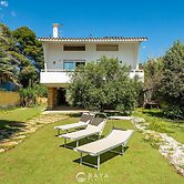 Seaside Villa Apartment With Beach Access