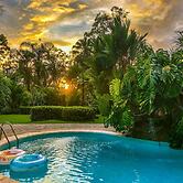 Stunning Suite 104 Walking Distance to the Beach