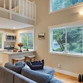 Cozy Cannon Beach Home Near Haystack Rock & Downtown Steps From the Se
