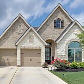 Commute to Austin! High-end Suburban Home w/ Yard