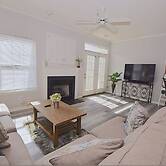 Coastal Getaway Large Clean-n-cozy 3bdrm Home