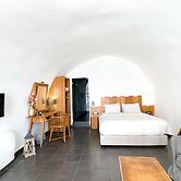 Esmi Suites Santorini