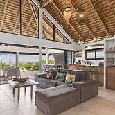 Coastal Bliss 1BR Bungalow by the Sea in Moorea