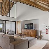 Seaside Haven Expansive 3BR Villa in Moorea