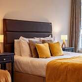 2BR Town Centre With Fast Wi-fi Sleeps 7