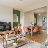 Perfect Booking 4 Bed Home With Garden Dining