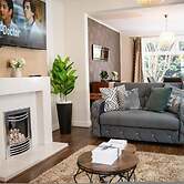 Modern Spacious 4-bedroom Residence in Crumpsall