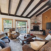 The Incline Perch by Avantstay Cozy Condo + Pool + Forest Views Near D