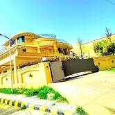 Sky Rose Guest House