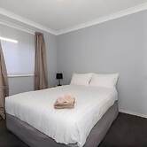 6BR Retreat Stay 5 Min from Airport